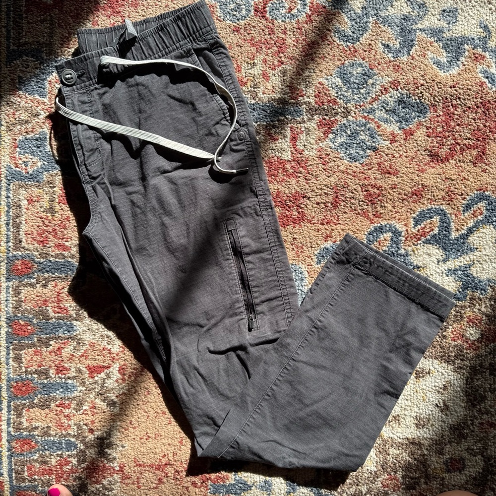 Vuori Women’s Dark Gray Ripstop Joggers, Size Medium - Picture 2 of 5